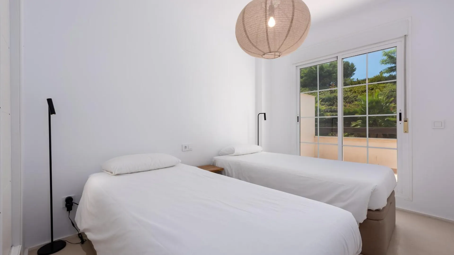 2139 - Lovely 2 Bedrooms First Line Golf Alcaidesa 0*,