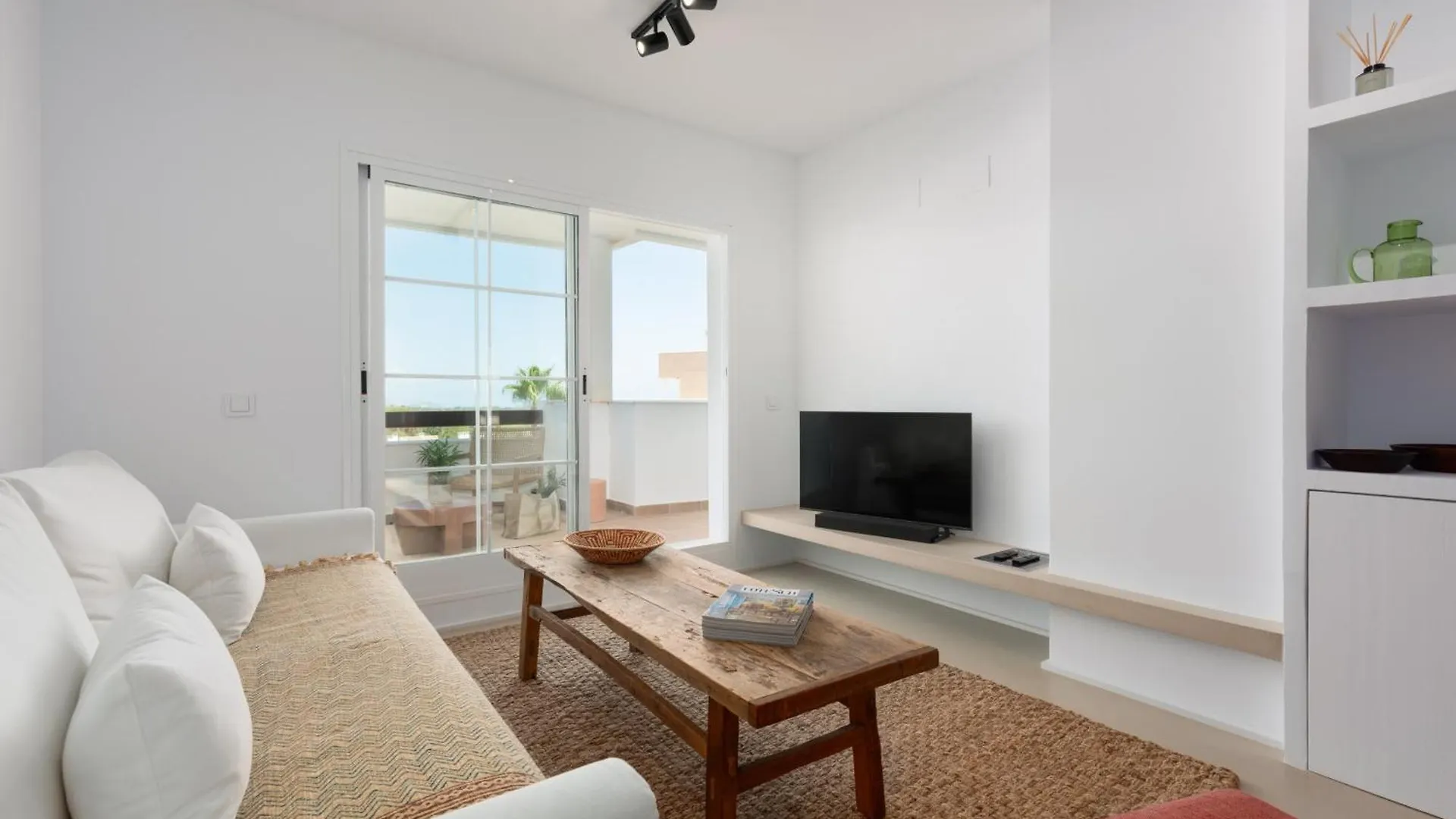 2139 - Lovely 2 Bedrooms First Line Golf Alcaidesa Apartment