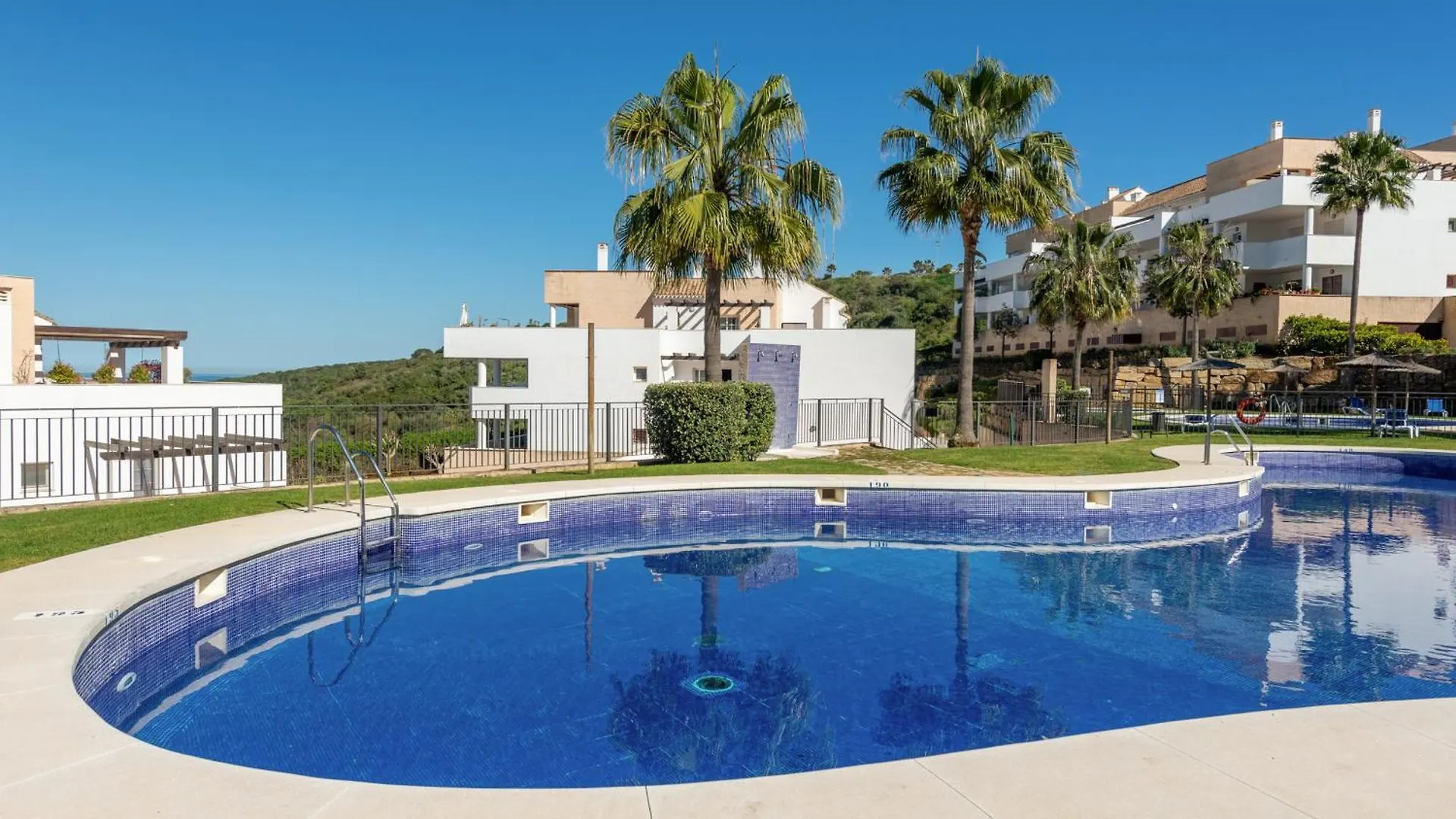 2139 - Lovely 2 Bedrooms First Line Golf Alcaidesa 0*,
